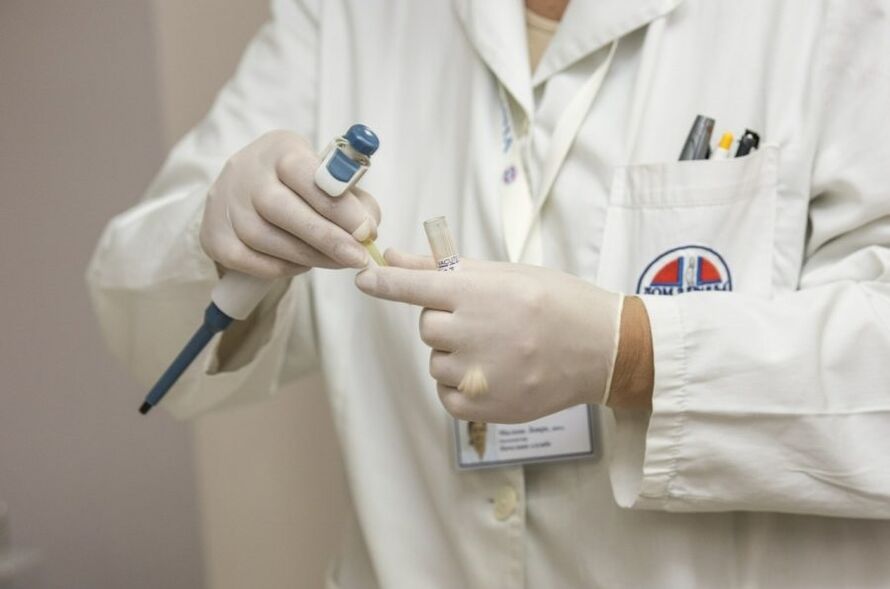 Giza papilomabirusa diagnostikatzen duen medikua